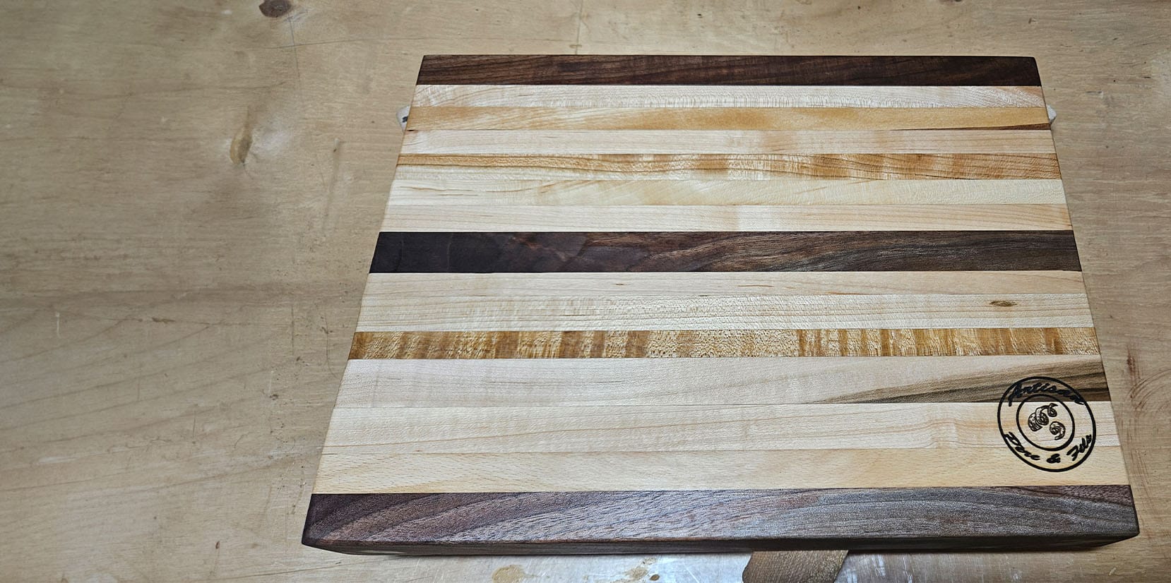 Artisanal wood cutting board